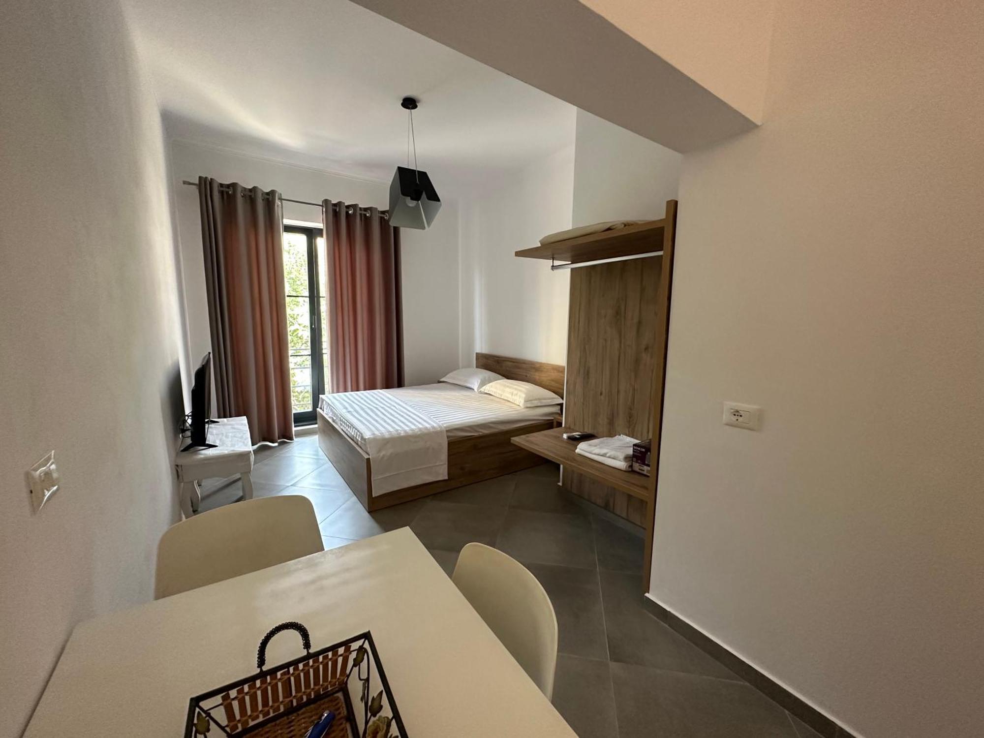Central Comfort Suites Tirana Exteriör bild