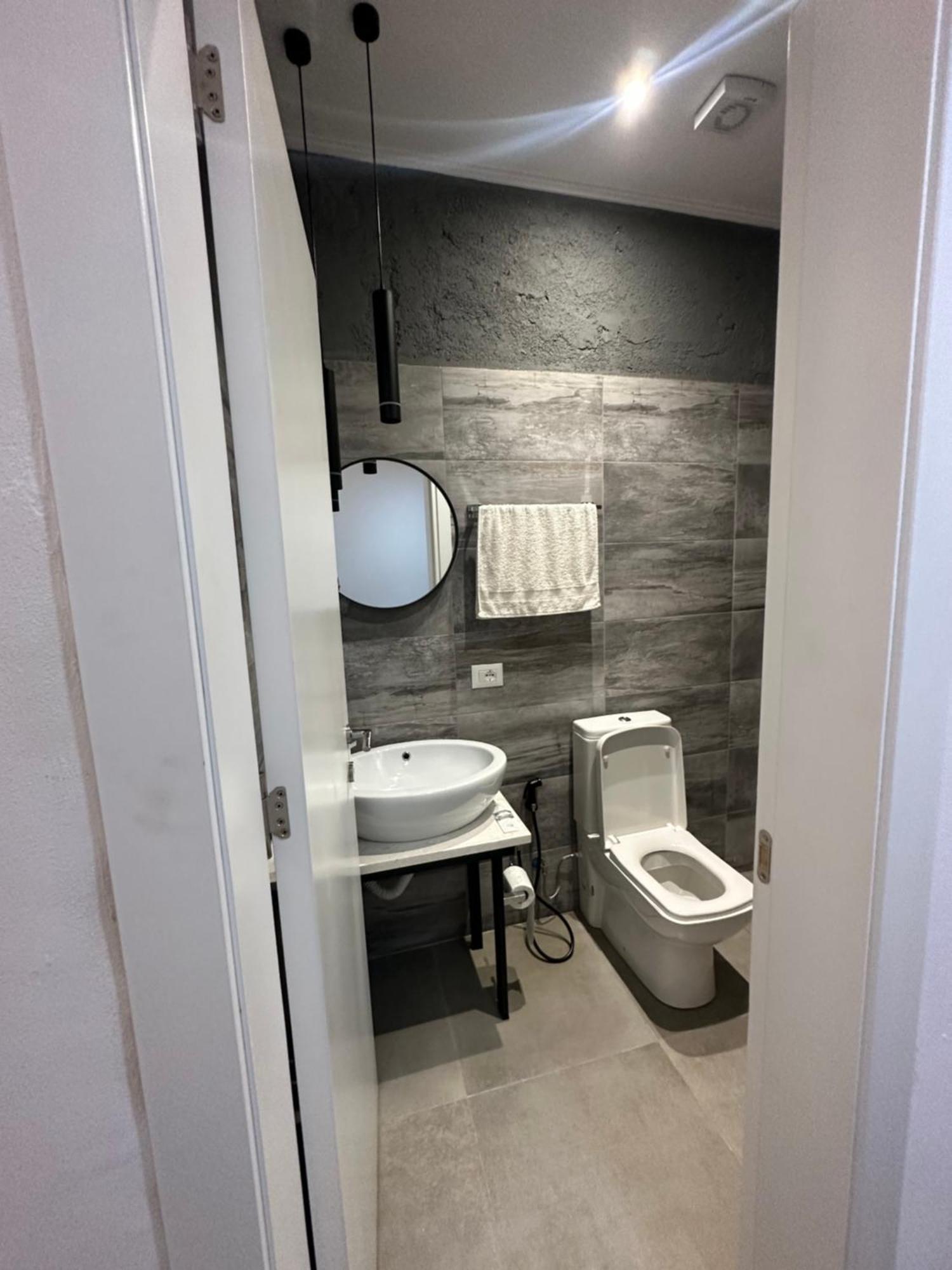 Central Comfort Suites Tirana Exteriör bild