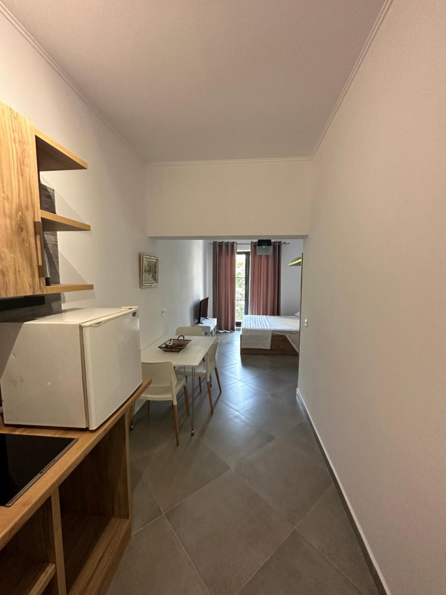 Central Comfort Suites Tirana Exteriör bild