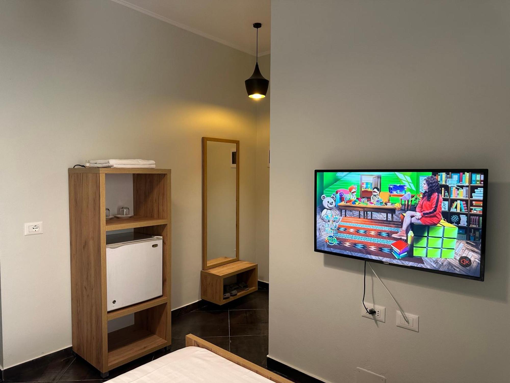Central Comfort Suites Tirana Exteriör bild