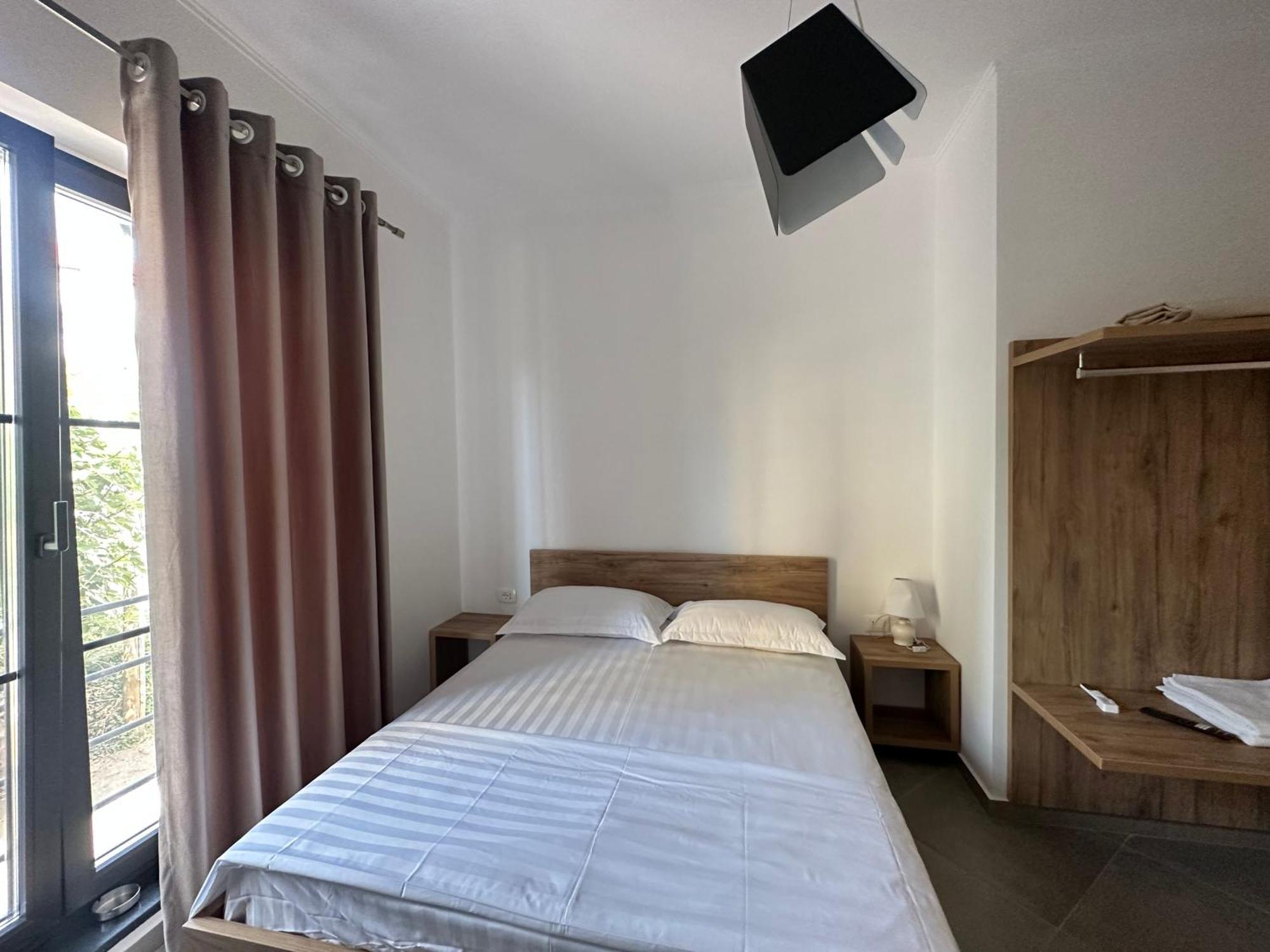 Central Comfort Suites Tirana Exteriör bild