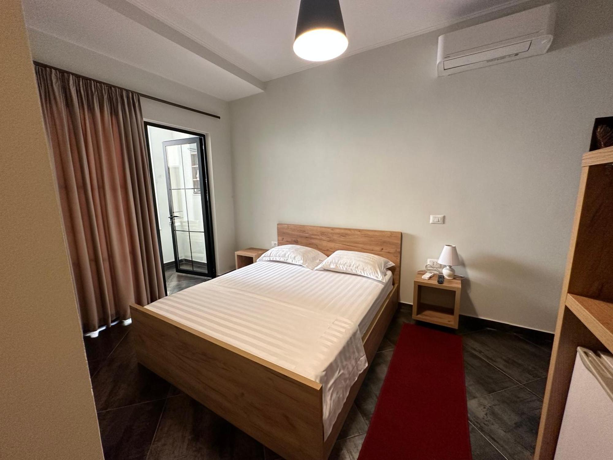 Central Comfort Suites Tirana Exteriör bild