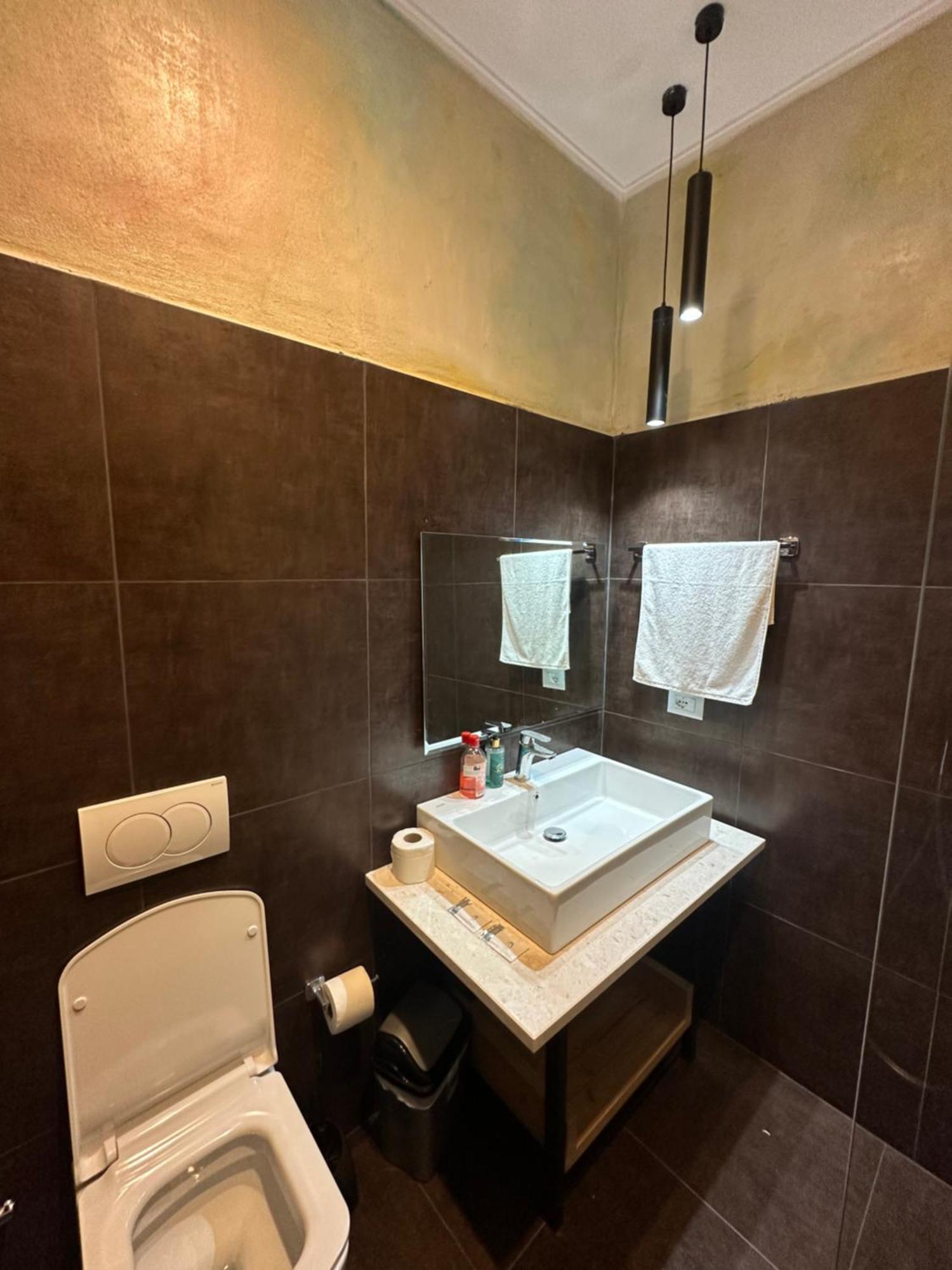Central Comfort Suites Tirana Exteriör bild