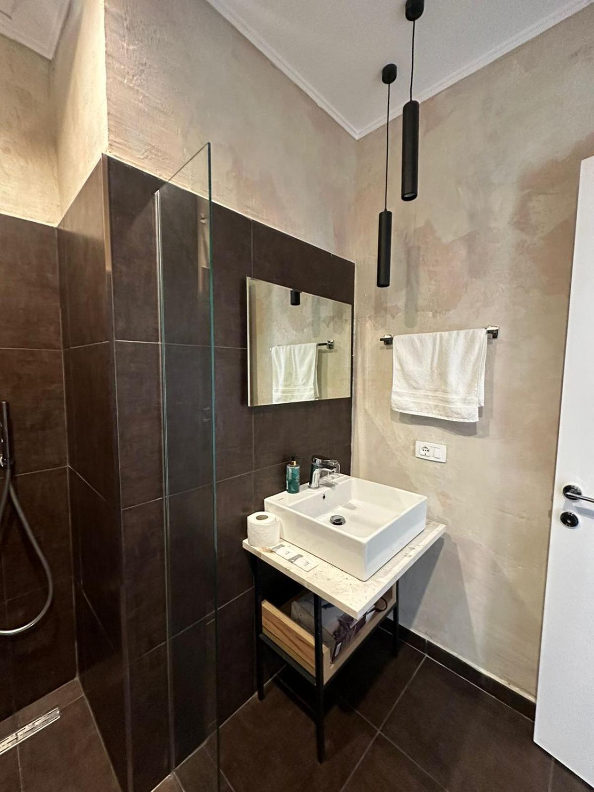 Central Comfort Suites Tirana Exteriör bild