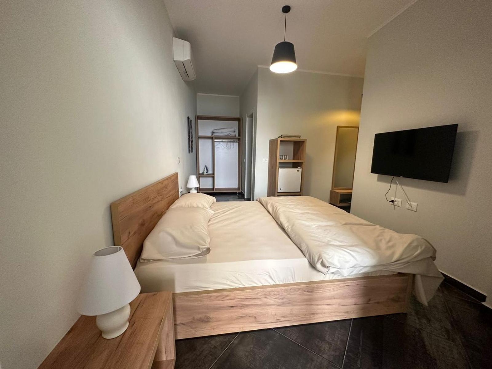 Central Comfort Suites Tirana Exteriör bild