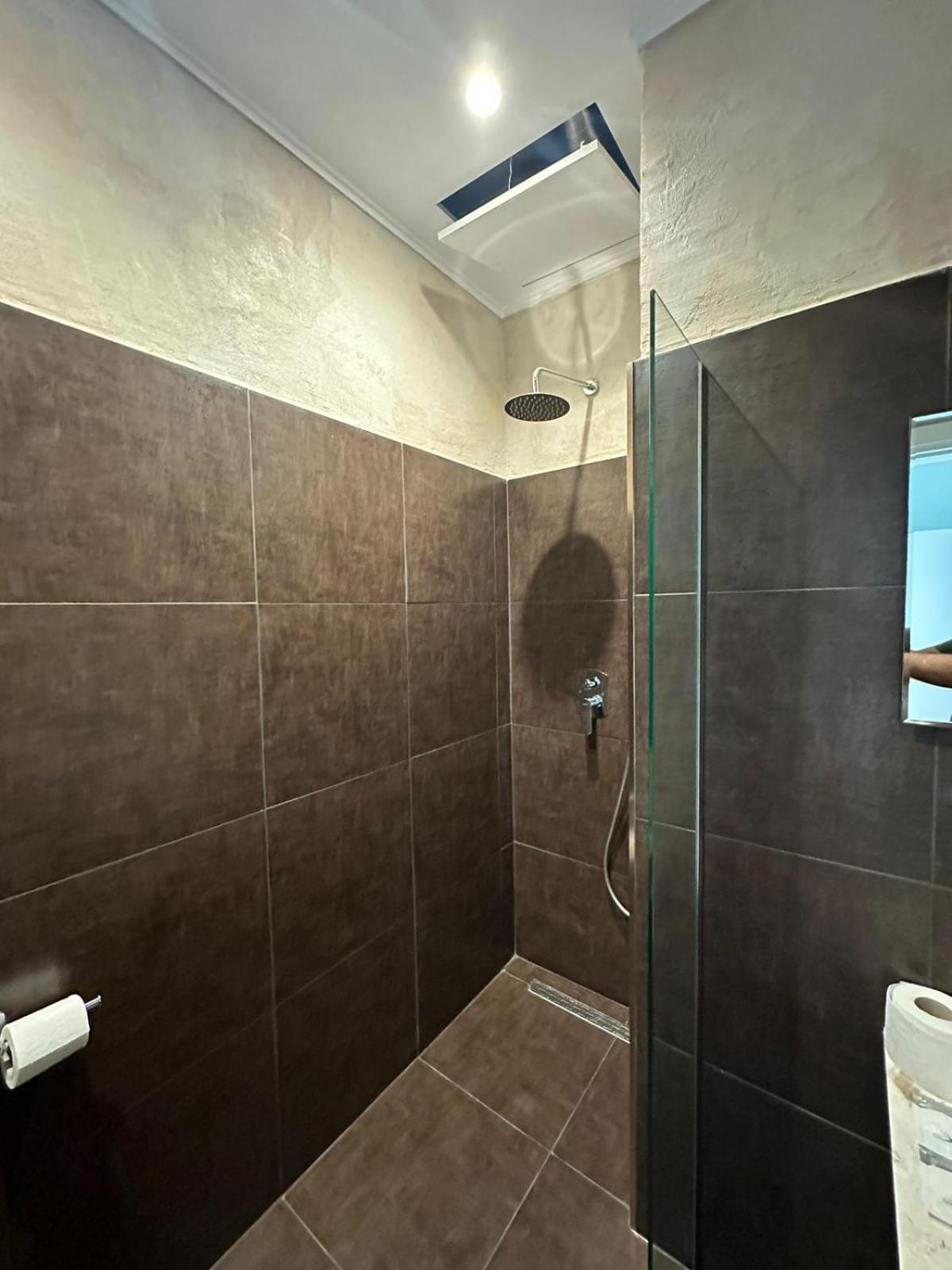 Central Comfort Suites Tirana Exteriör bild